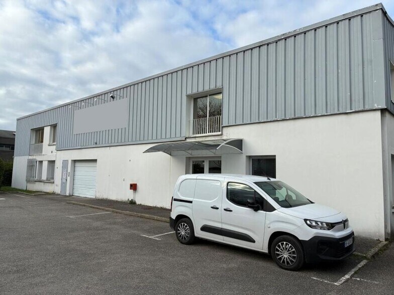 423 Rue Audemars, Buc for lease - Building Photo - Image 1 of 3