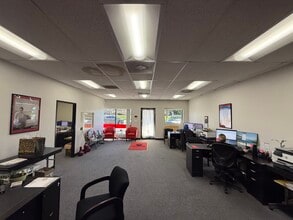 8841-8863 Canoga Ave, Canoga Park, CA à louer Photo intérieure- Image 2 de 5