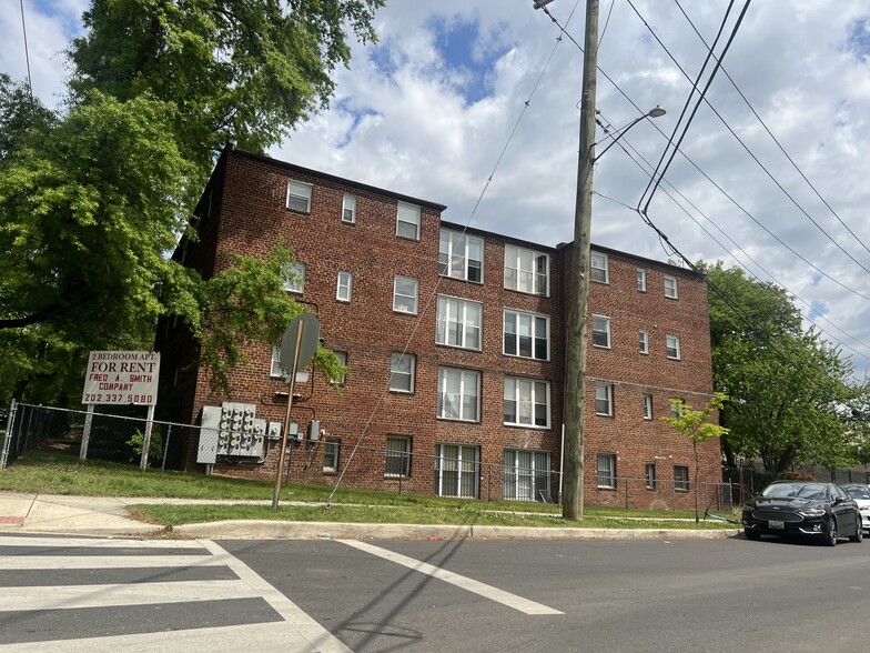 801 49th St NE, Washington, DC à vendre - Photo du bâtiment - Image 2 de 13