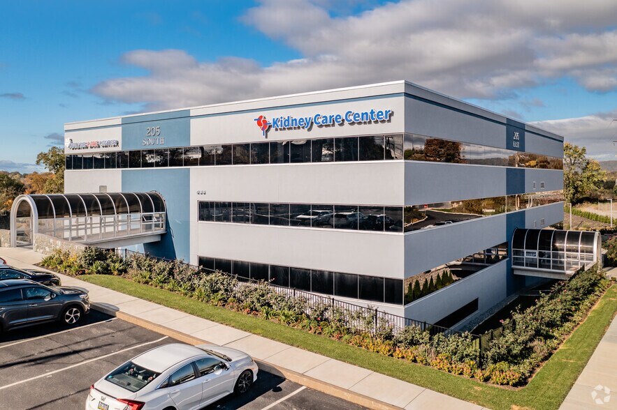 205 Grandview Ave, Camp Hill, PA à louer - Photo principale - Image 1 de 13