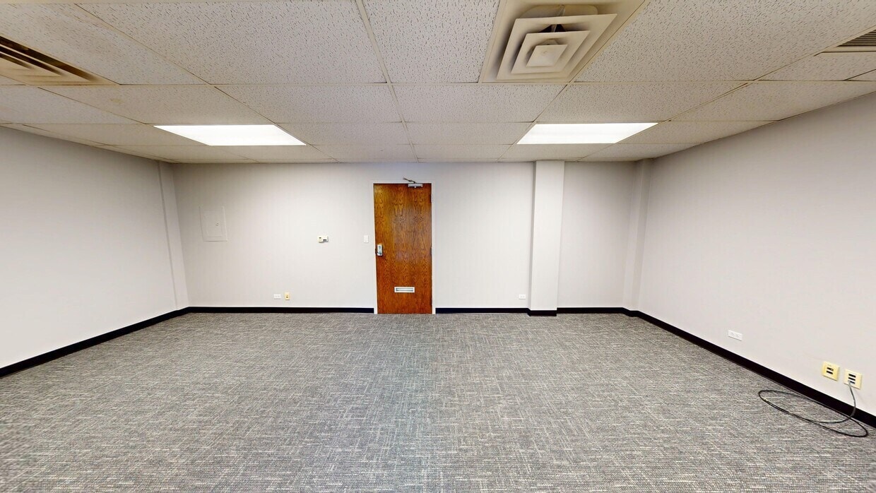 805-815 E Rand Rd, Arlington Heights, IL for lease Interior Photo- Image 1 of 7