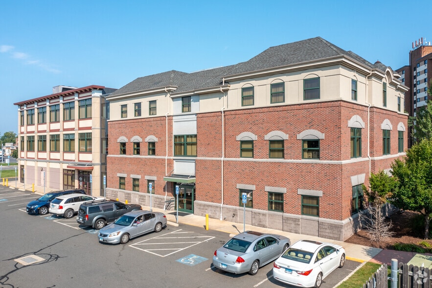 893 Main St, East Hartford, CT for lease - Building Photo - Image 3 of 17