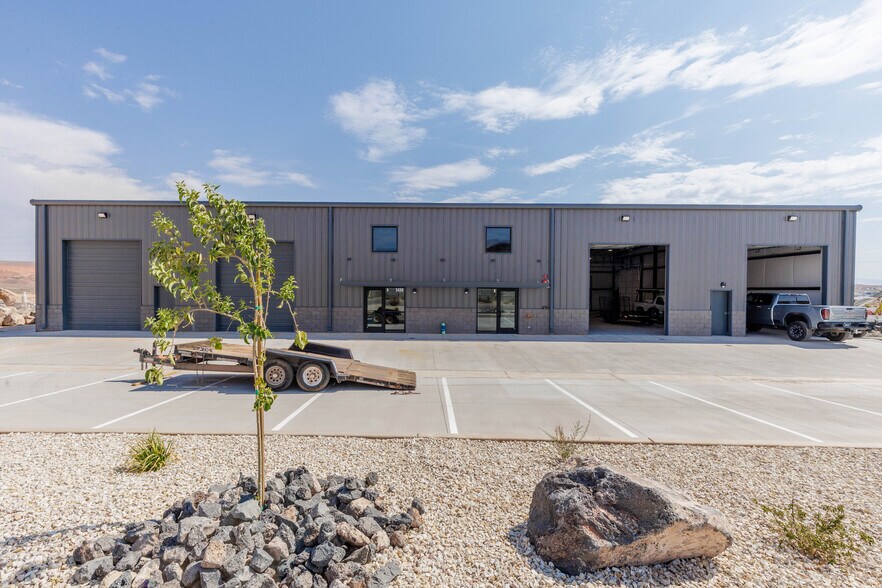 3430 E Plant Dr, Washington, UT for lease - Building Photo - Image 2 of 12