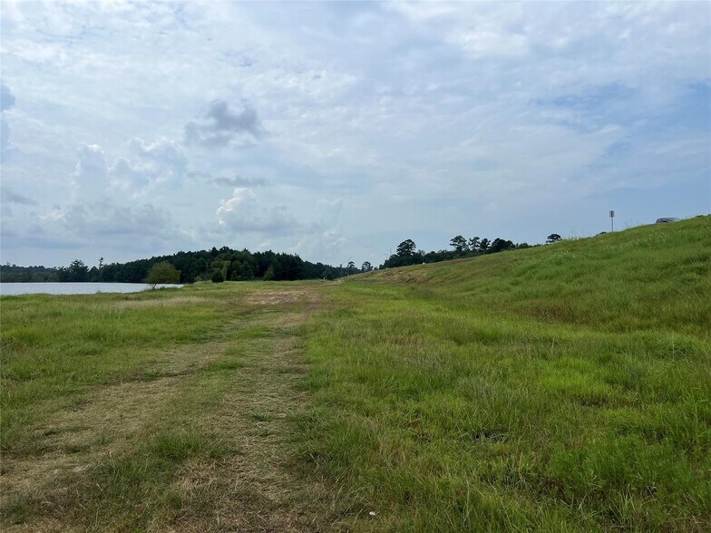 508 CR 318 rd, Cleveland, TX à vendre - Photo du bâtiment - Image 2 de 15