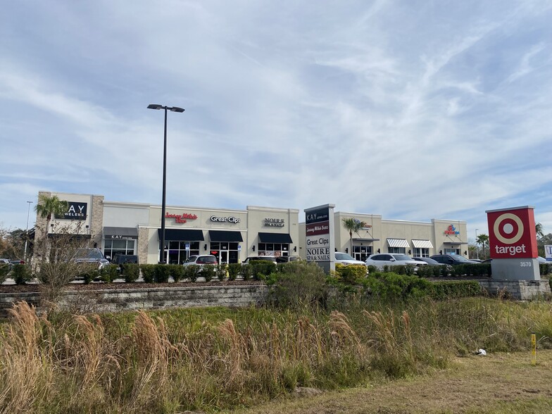 Lakeland Retail Centers portefeuille de 2 propriétés à vendre sur LoopNet.ca - Photo du bâtiment - Image 2 de 8