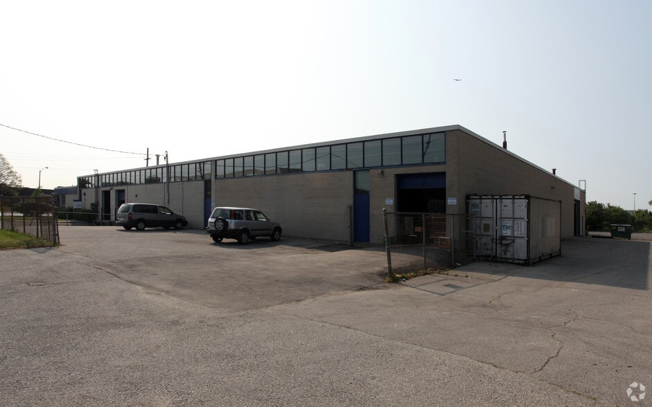 75 Disco Rd, Toronto, ON à vendre - Photo principale - Image 1 de 1