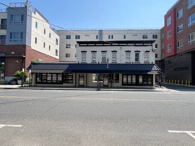 Plus de détails pour 11 Bridge Ave, Red Bank, NJ - Commerce de détail à louer