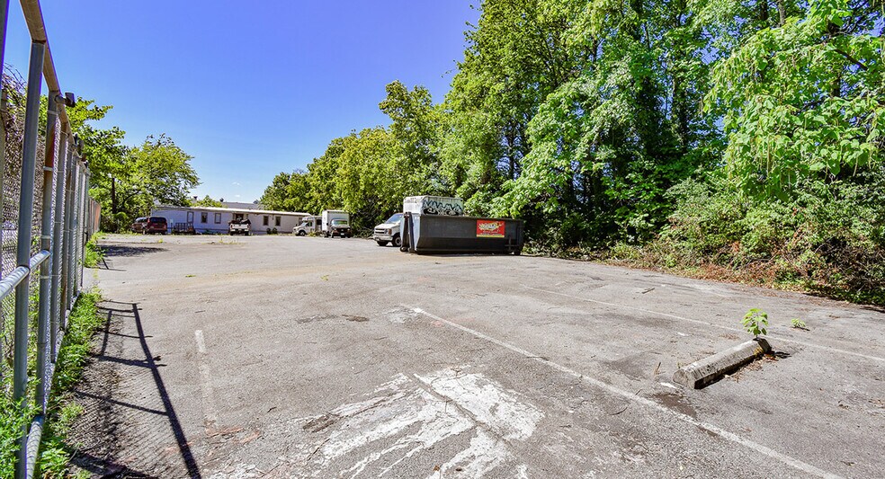 6614 Sandy Spring Rd NW, Washington, DC à louer - Photo du bâtiment - Image 3 de 3