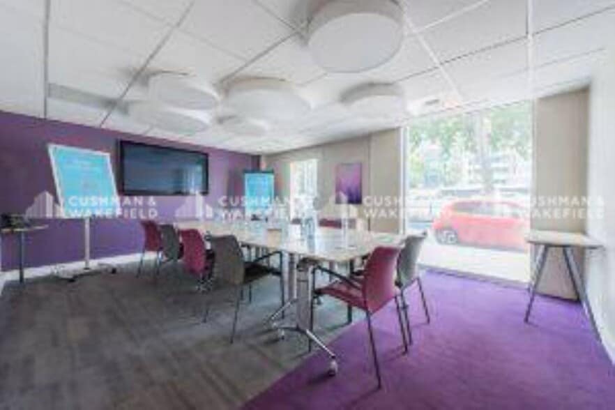 60 Avenue Charles De Gaulle, Neuilly-sur-Seine for lease - Building Photo - Image 3 of 14