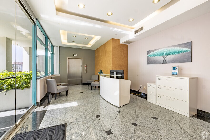 1010 N Central Ave, Glendale, CA à louer - Hall d’entrée - Image 2 de 18