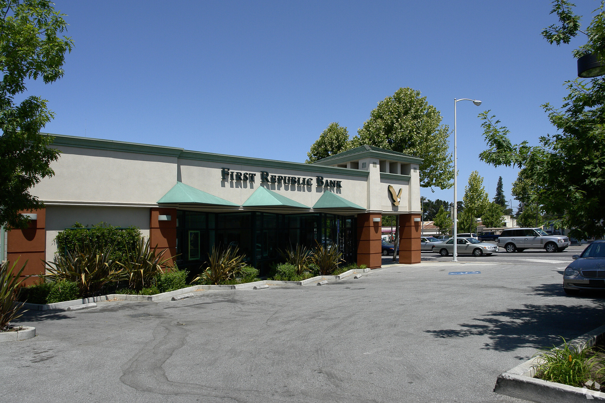 1215 El Camino Real, Menlo Park, CA for lease Primary Photo- Image 1 of 3