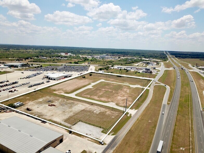 20030 S Interstate 37, Elmendorf, TX à vendre - Photo du bâtiment - Image 3 de 9
