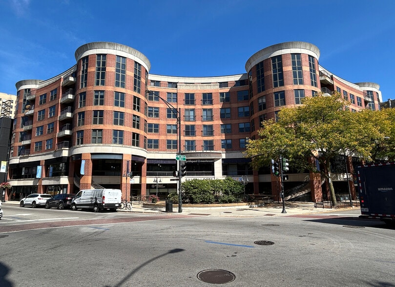 2301 N Clark St, Chicago, IL for lease - Building Photo - Image 1 of 7