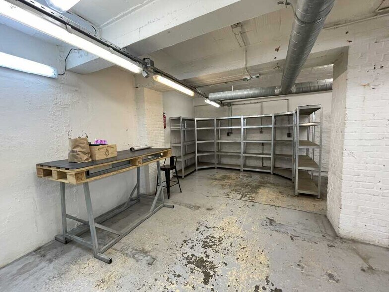 Multifamily in Paris for sale - Interior Photo - Image 3 of 7
