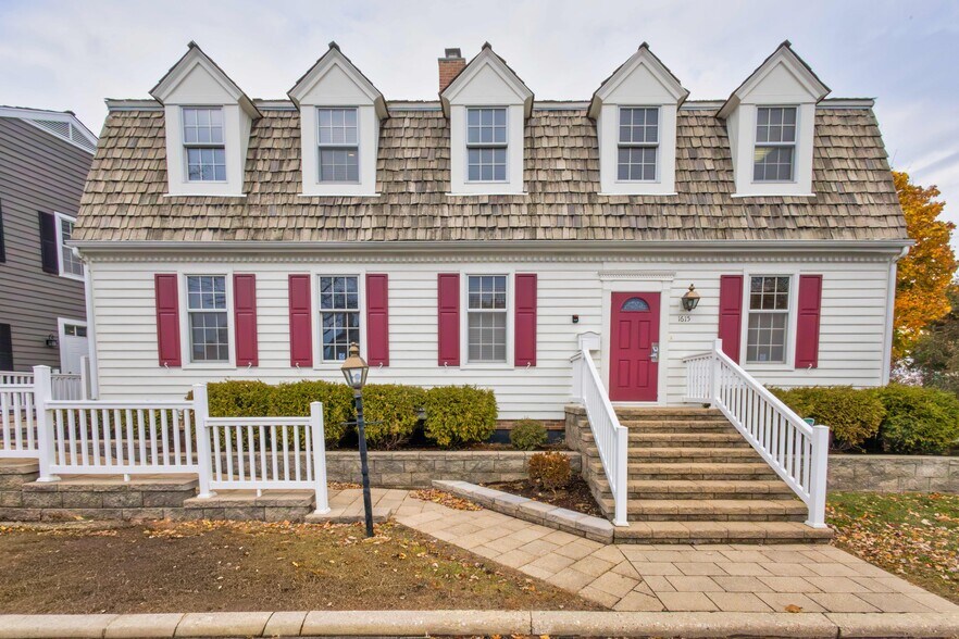 1615 W Colonial Pky, Inverness, IL à vendre - Photo du bâtiment - Image 2 de 19