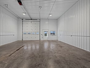 606 Stagecoach Rd, Grinnell, IA for lease Interior Photo- Image 1 of 10