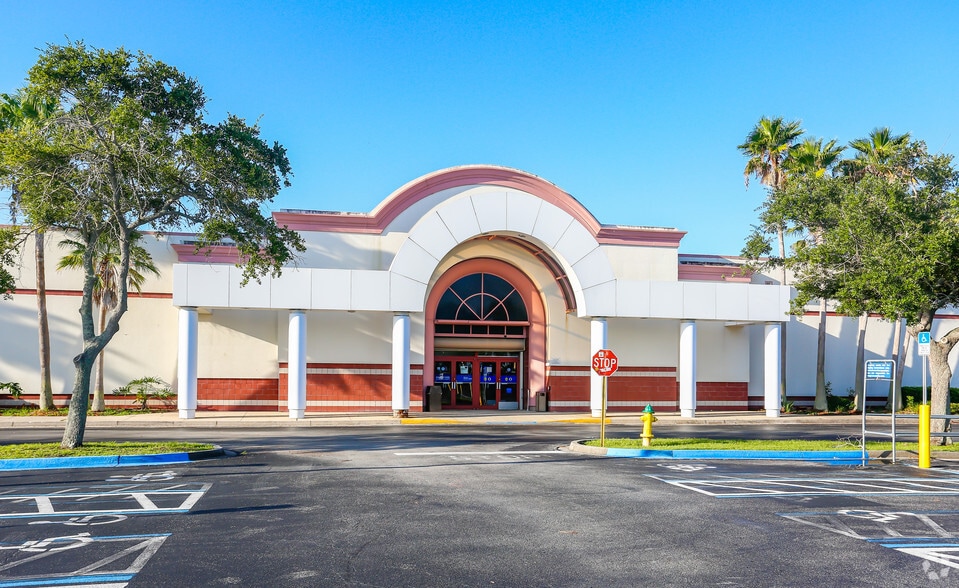 777 E Merritt Island Cswy, Merritt Island, FL for lease - Building Photo - Image 2 of 8