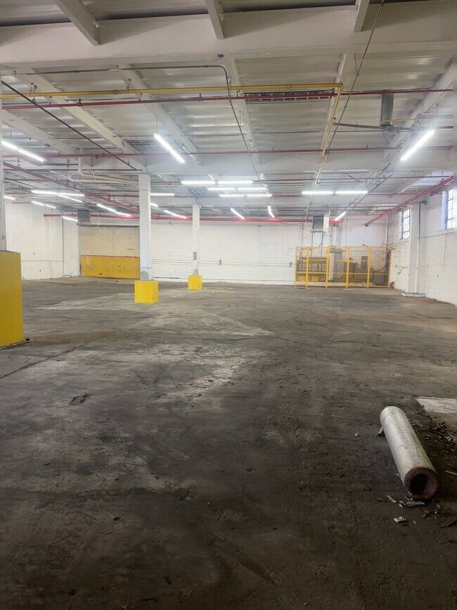 More details for 656 Montauk Ave, Brooklyn, NY - Industrial for Lease