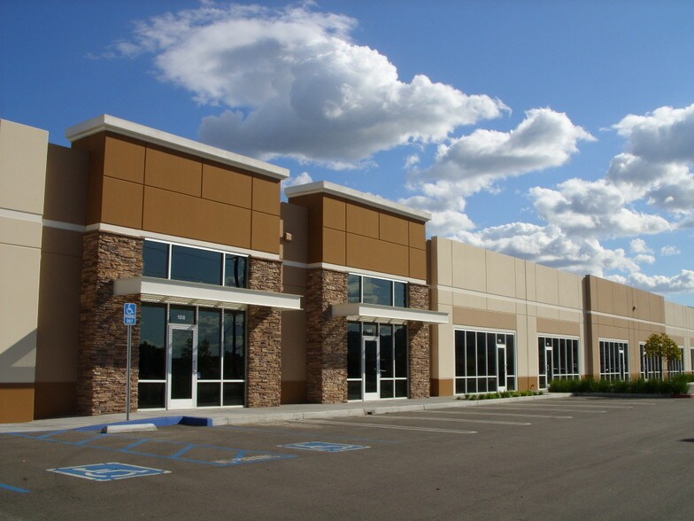 350 E Commercial Rd, San Bernardino, CA à louer - Photo du bâtiment - Image 3 de 5