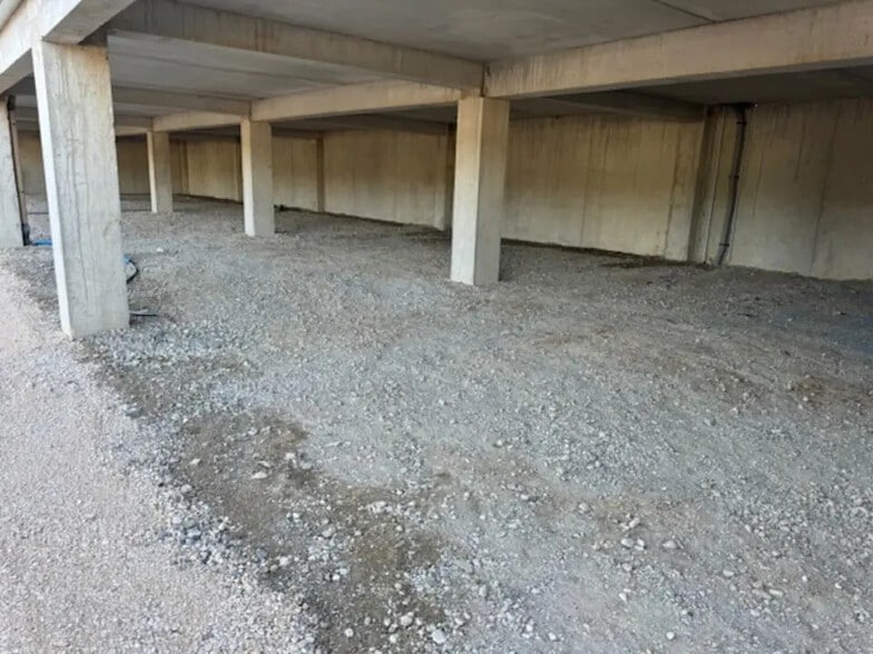 Flex in Porte des Pierres Dorées for lease - Construction Photo - Image 3 of 3