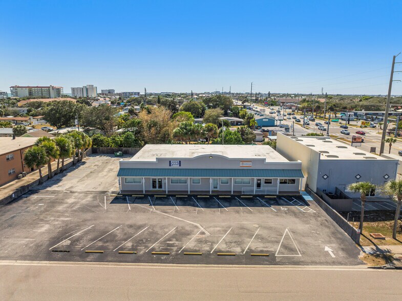 105 Cleveland Ave, Cocoa Beach, FL à louer - Photo du bâtiment - Image 2 de 10