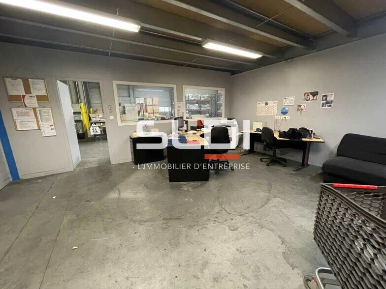 Office in Genas for lease - Interior Photo - Image 1 of 9