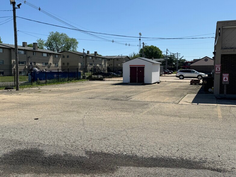 2206 W Springfield Ave, Champaign, IL à vendre - Photo du bâtiment - Image 2 de 5