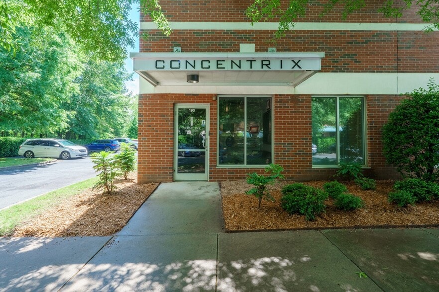 3120 Latrobe Dr, Charlotte, NC for sale - Building Photo - Image 2 of 36