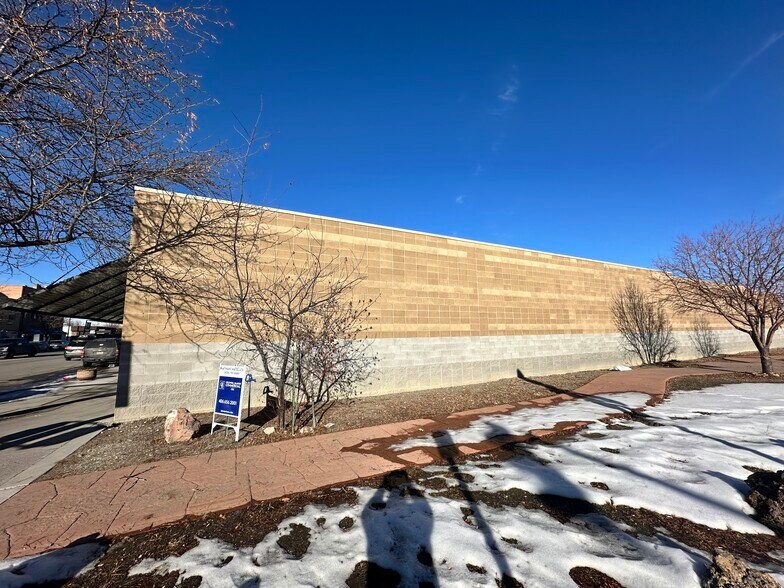 303 N Center Ave, Hardin, MT à vendre - Photo du bâtiment - Image 3 de 13