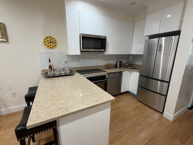 973 2nd Ave, New York, NY à vendre - Photo intérieure - Image 3 de 7
