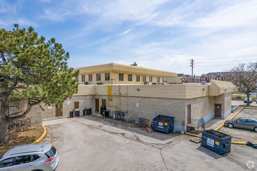 1001 Sandhurst Cir, Toronto, ON for lease - Building Photo - Image 3 of 6