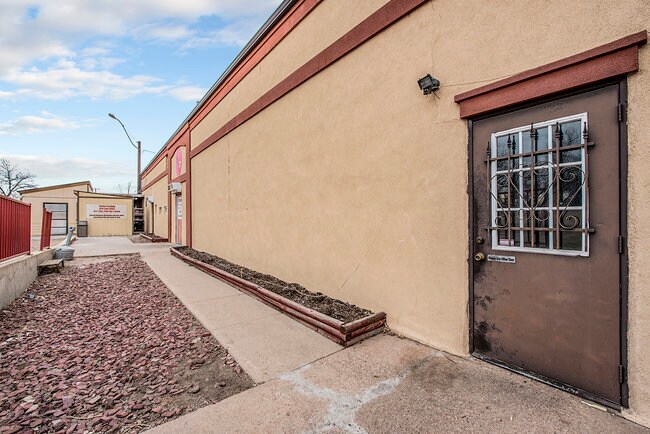 705 1st Ave, La Salle, CO à vendre - Photo du bâtiment - Image 2 de 12