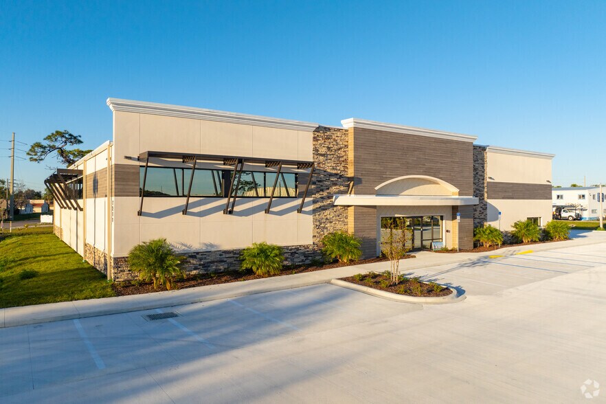 7211 Waelti Dr, Melbourne, FL à vendre - Photo du bâtiment - Image 2 de 14