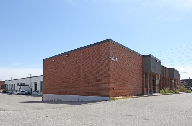 Plus de détails pour 1575 Sismet Rd, Mississauga, ON - Industriel à louer