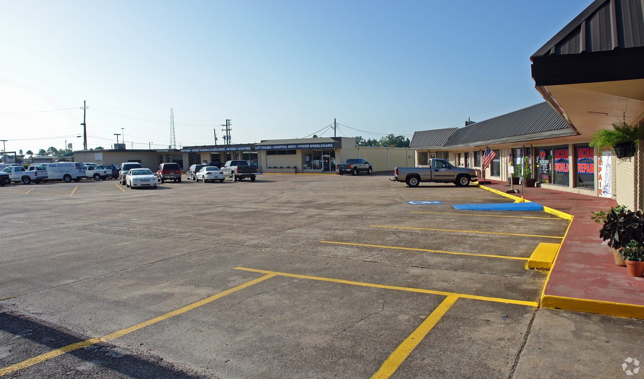 3625-3695 Calder Ave, Beaumont, TX for lease Primary Photo- Image 1 of 2