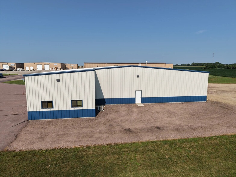 47174 Haylie St, Sioux Falls, SD for sale - Building Photo - Image 2 of 10