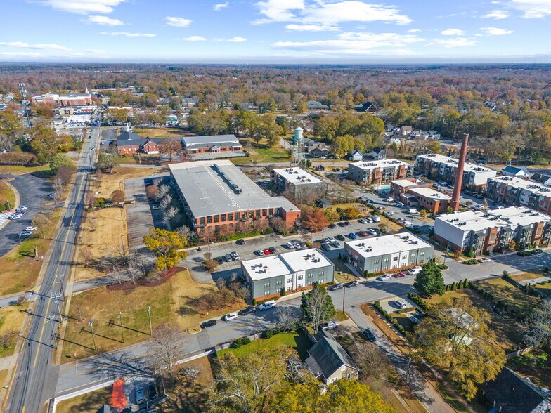 300 South St, Simpsonville, SC à vendre - Photo du bâtiment - Image 2 de 41