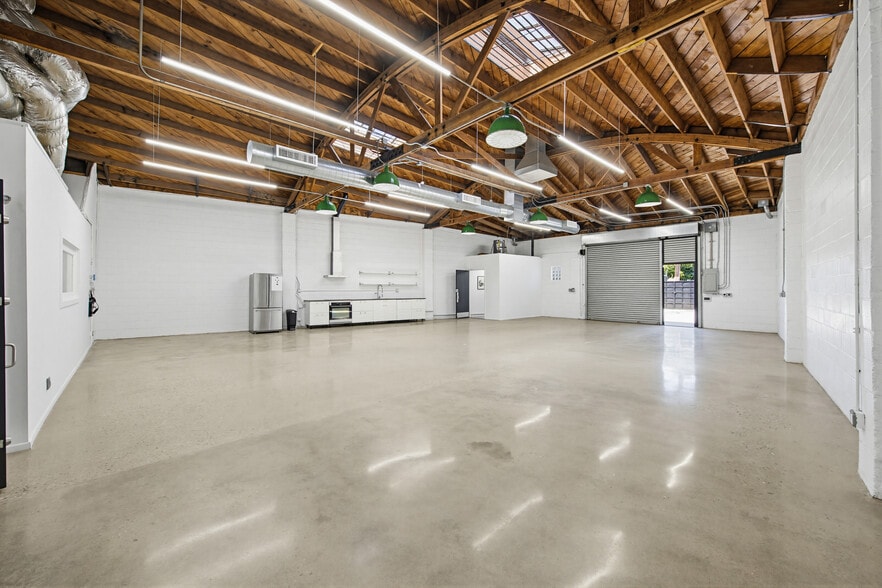 6819 West Blvd, Inglewood, CA for lease - Building Photo - Image 3 of 15