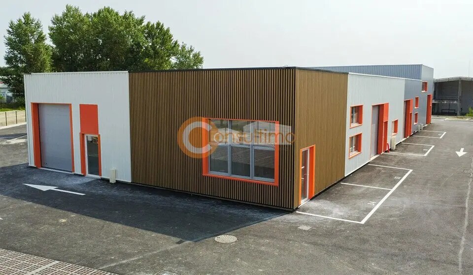 Flex in Carbon-Blanc for lease Building Photo- Image 1 of 7
