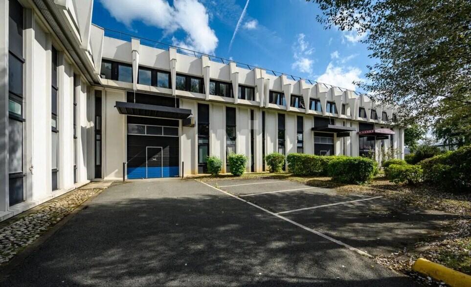 Flex dans Évry-Courcouronnes à louer - Photo du bâtiment - Image 2 de 7