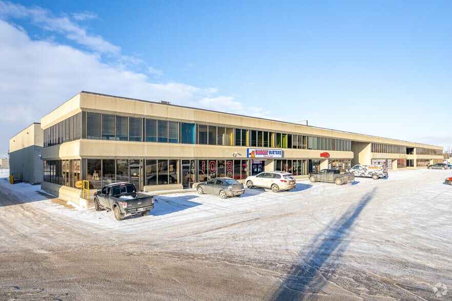 11224-11260 163rd St, Edmonton, AB à louer - Photo du bâtiment - Image 1 de 4