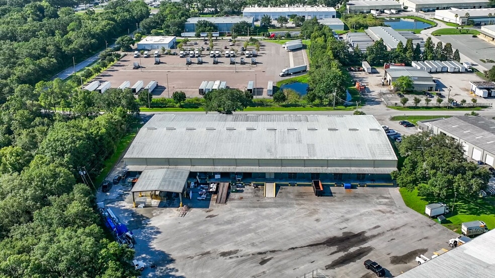700 McCue Rd, Lakeland, FL à louer - Photo du bâtiment - Image 2 de 6