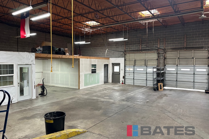 4802 Memphis St, Dallas, TX for lease - Building Photo - Image 3 of 6