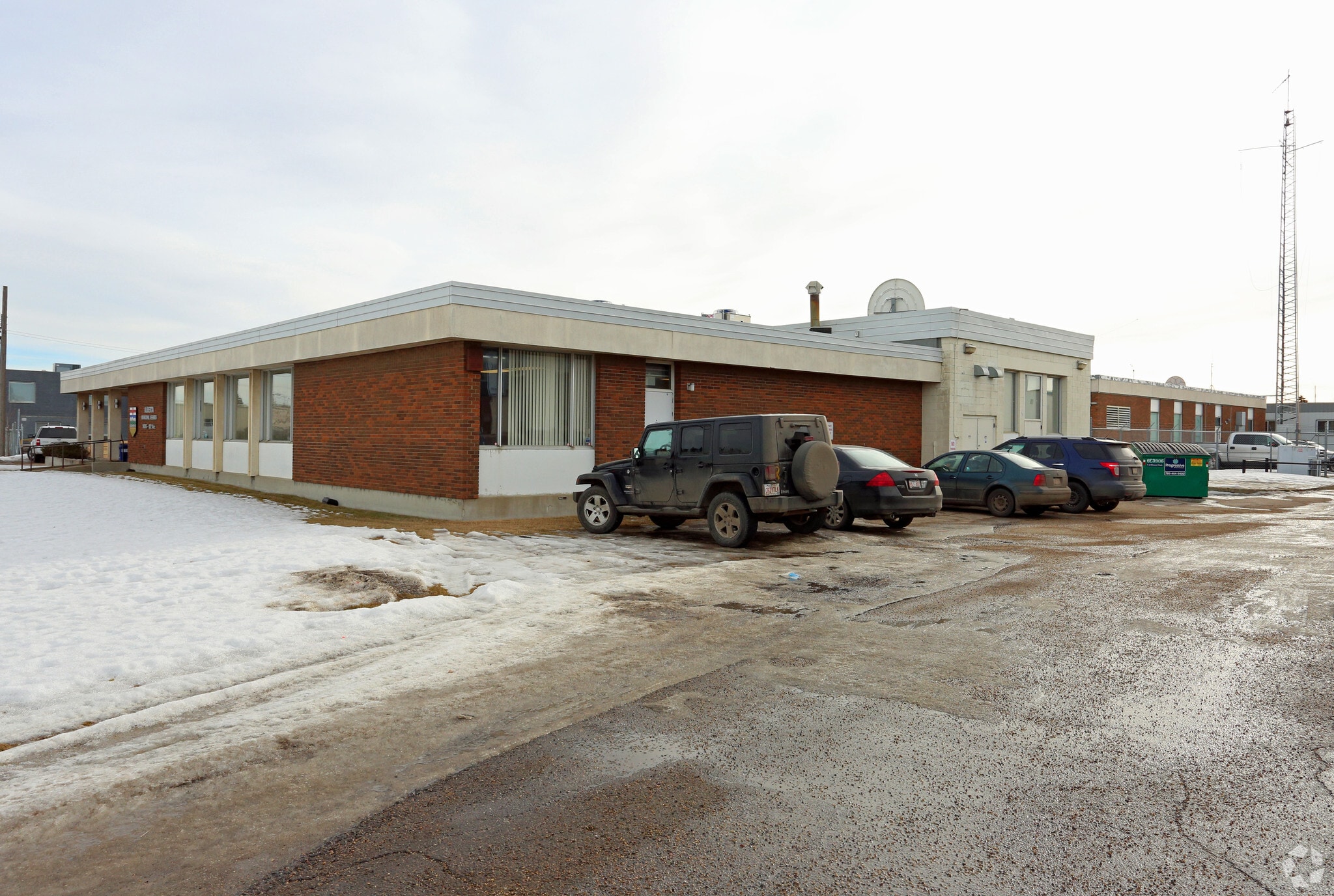 14515 122nd Ave NW, Edmonton, AB for lease Primary Photo- Image 1 of 4