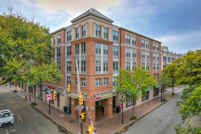 Plus de détails pour 43-59 George St, Charleston, SC - Commerce de détail à louer