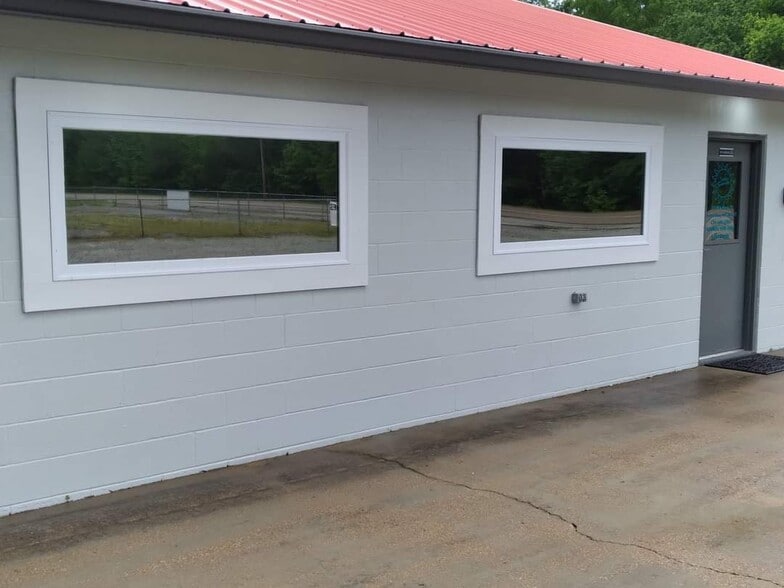 31993 US-70 Hwy, Bruceton, TN for sale - Building Photo - Image 2 of 11