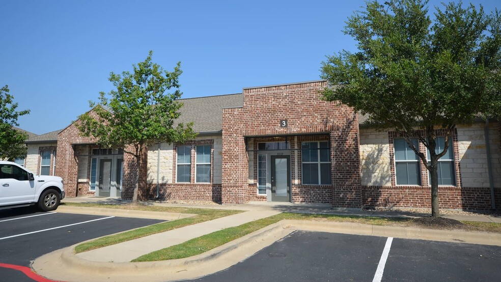 2201 Double Creek Dr, Round Rock, TX for lease - Building Photo - Image 1 of 8