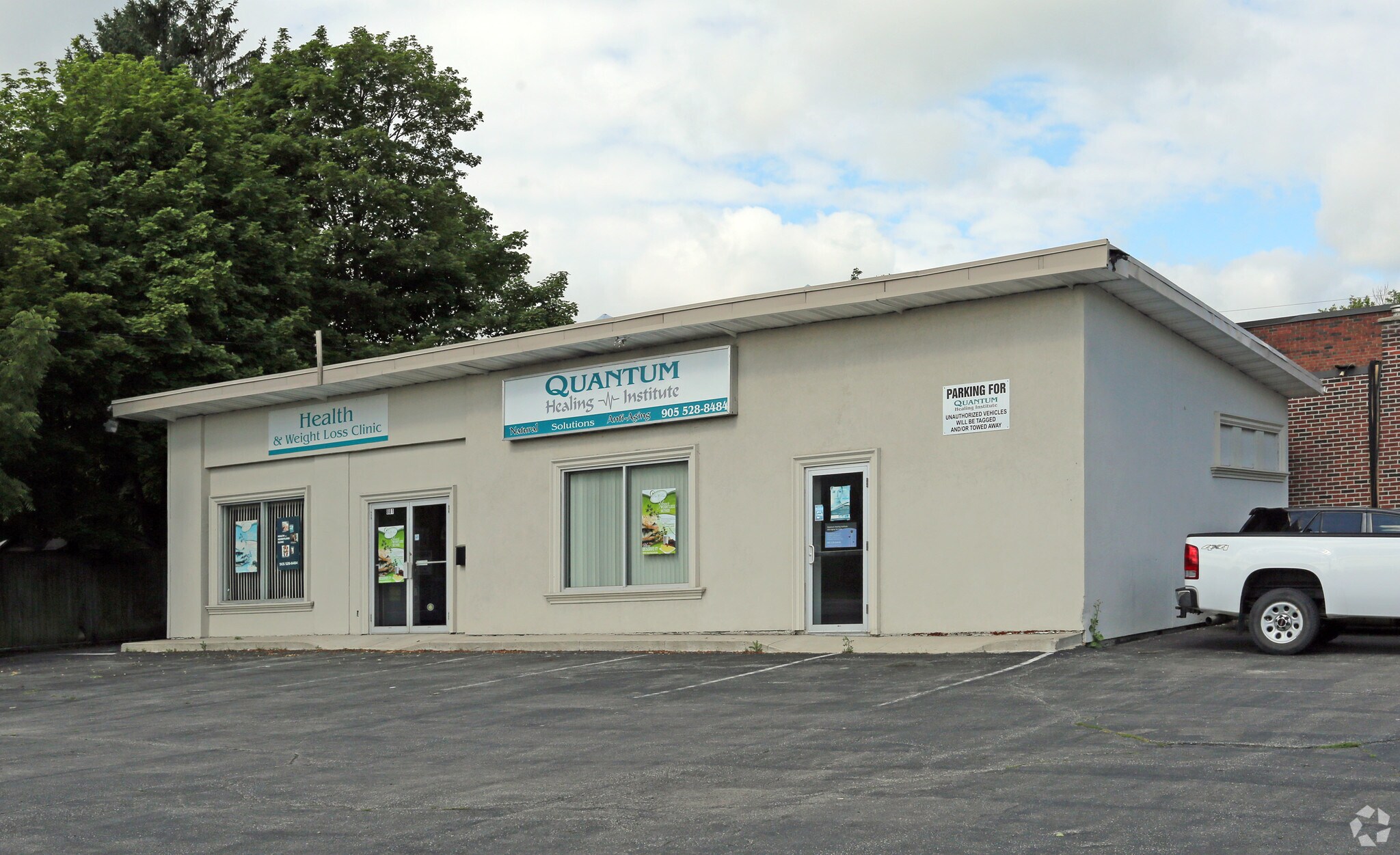 881 King St W, Hamilton, ON for sale Primary Photo- Image 1 of 1