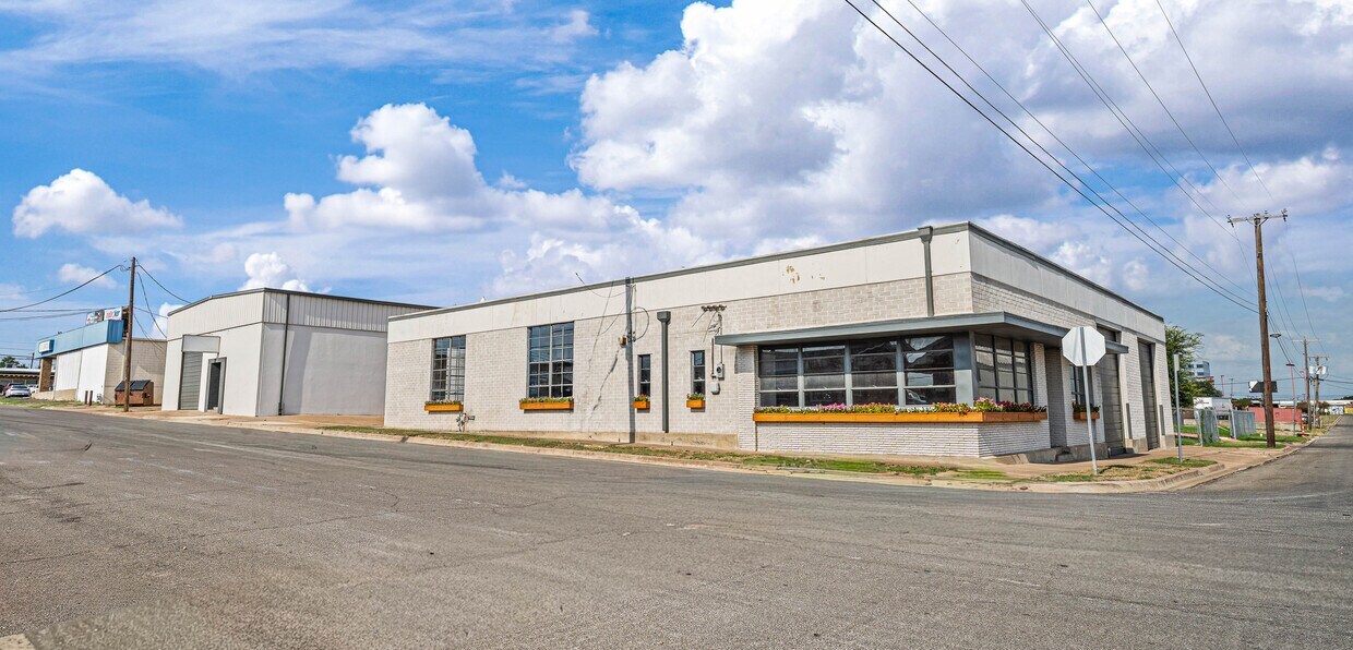 657 Ruby Ave, Waco, TX for lease Building Photo- Image 1 of 25