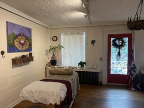 289 Main St S, Woodbury, CT for lease Interior Photo- Image 1 of 5